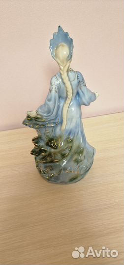 Статуэтка фарфоровая 