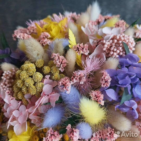 Букет из сухоцветов и стабилизированных цветов