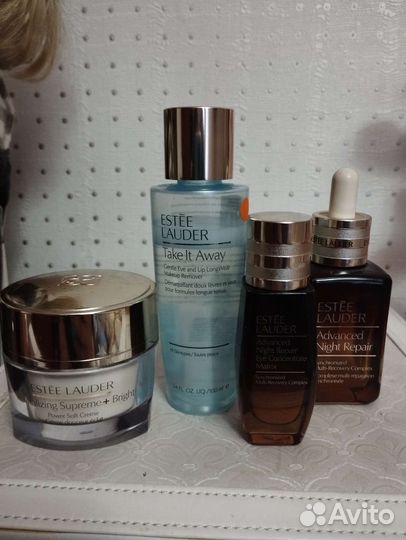 Много средств для ухода за лицом