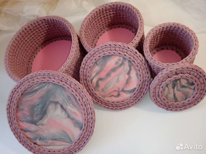 Набор вязаных интерьерных шкатулок