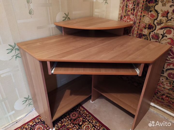 Компьютерный стол