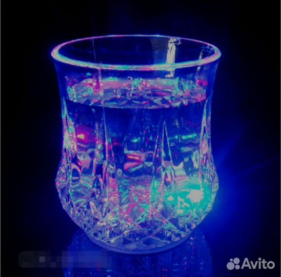 Светящиеся стаканы торжество праздник неон