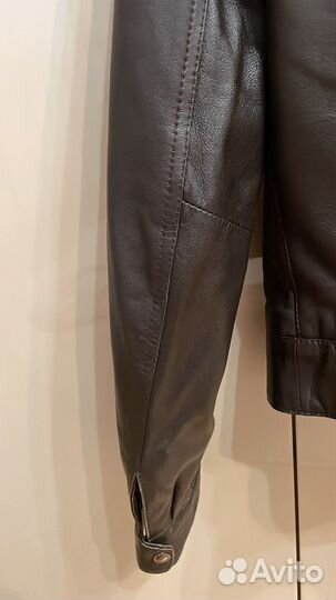 Кожаная куртка 38