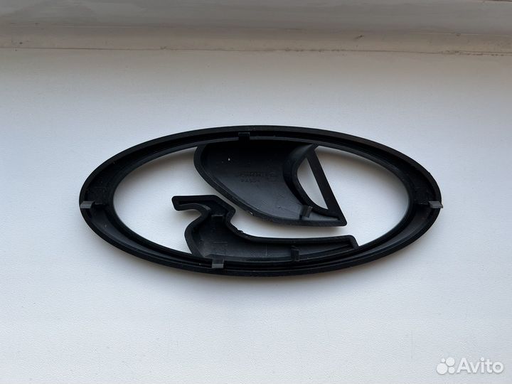 Эмблема Лада черный глянец