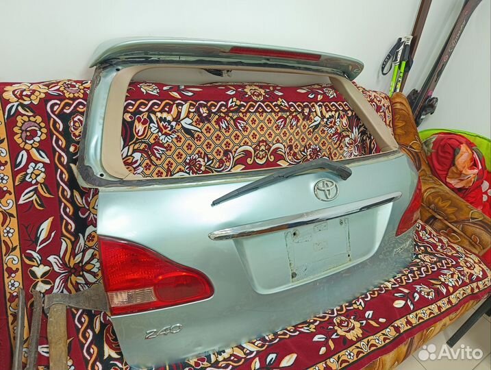 Крышка багажника Тойота Ипсум 21