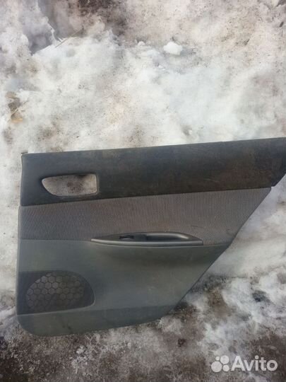 Обшивка двери задняя правая Mazda 6 GG L813 2005