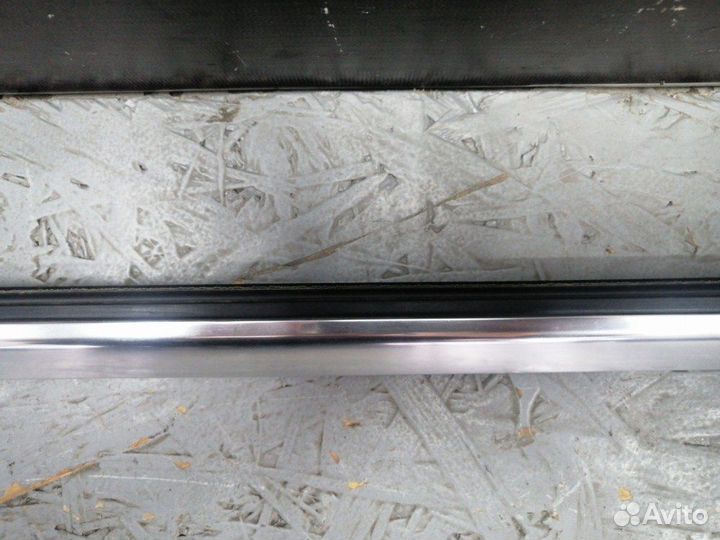 Молдинг стекла передний левый Mercedes-Benz B-180