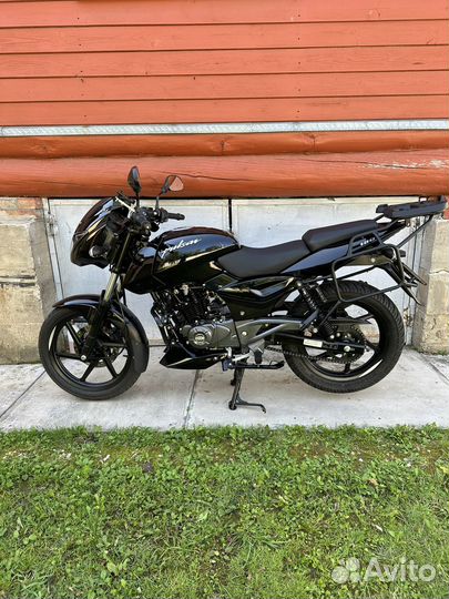 Badjaj Pulsar 180