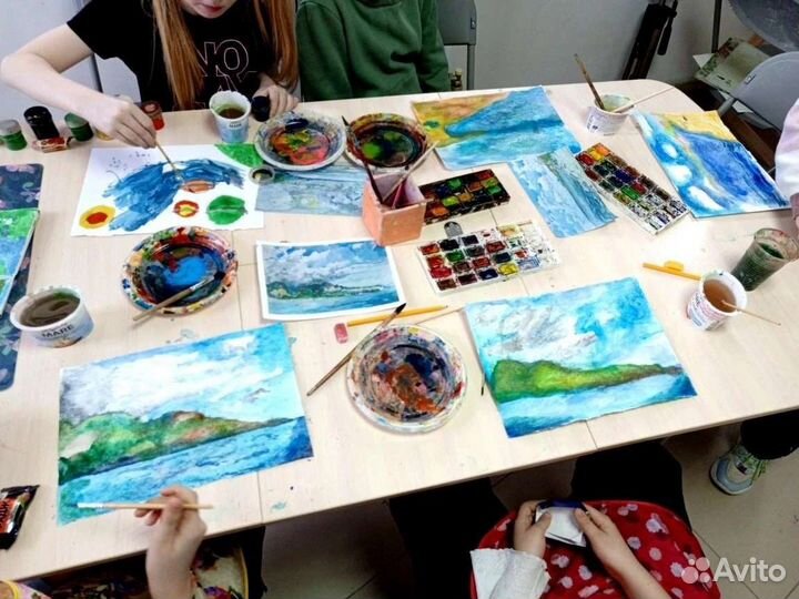 Занятия в детской студии. Рисование, лепка