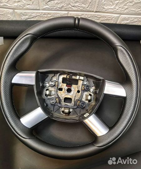 Перетяжка руля, подлокотников, чехлы кпп