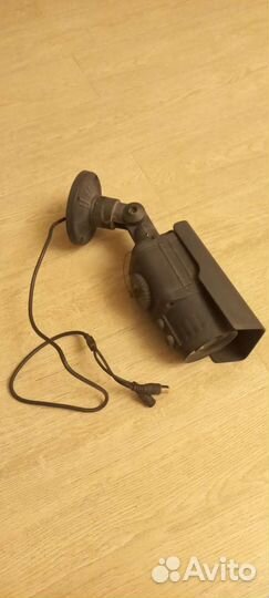 Цветные камера видеонаблюдения и видеорегистратор