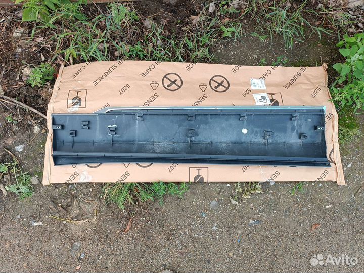 Молдинг двери передний правый Volkswagen Tiguan