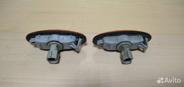 Повторитель передний Mazda MPV LW