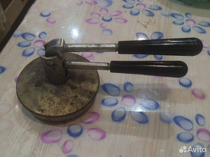 Закаточная машинка для банок