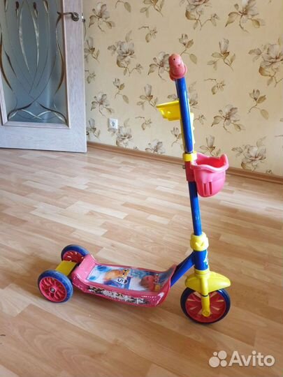 Самокат трехколесный