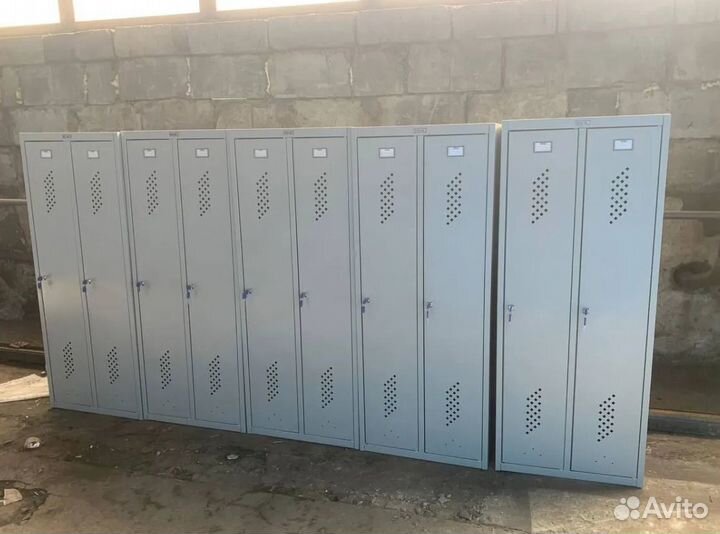 Шкафы металлические для раздевалок