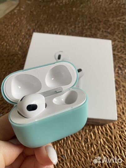 Apple AirPods беспроводные наушники