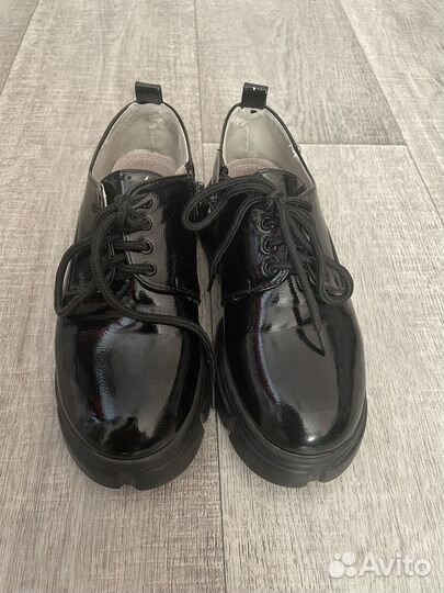 Продам обувь для девочки 34 размер