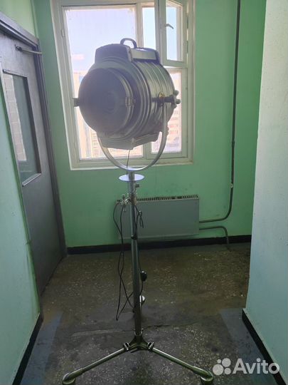 Голливудский винтажный прожектор-торшер