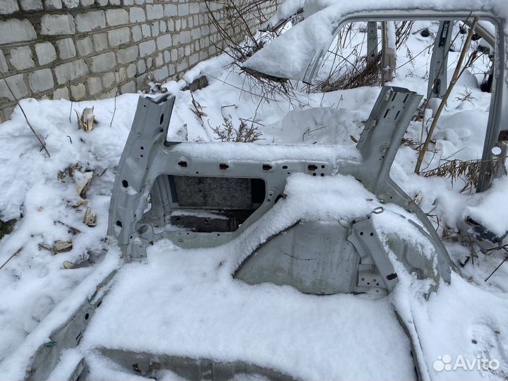 Крыло Гольф 4.Универсал