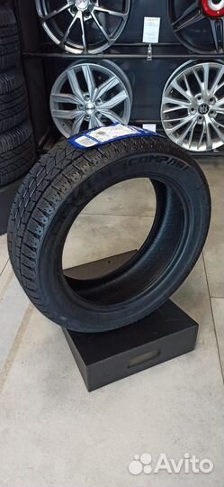 Compasal Ice Master 215/45 R17