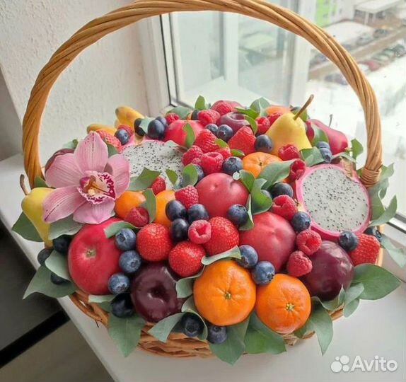 Корзина с фруктами