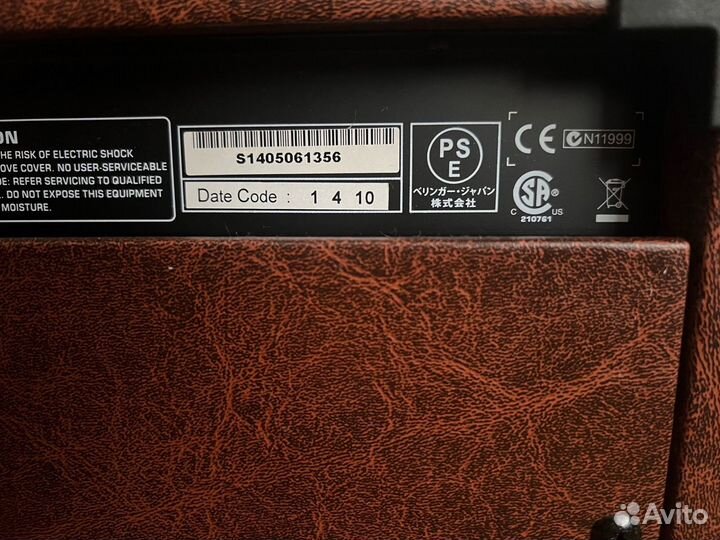 Комбик для акустических гитар behringer AT108