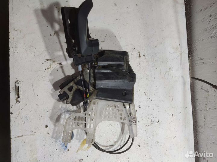 Замок двери задний Hyundai Tucson 1