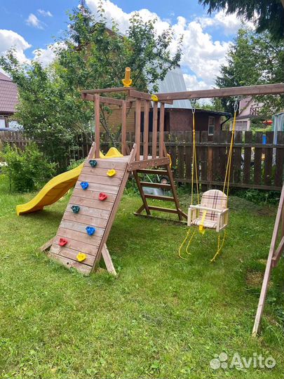 Детская игровая площадка с горкой