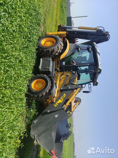 Экскаватор-погрузчик MST M542, 2022