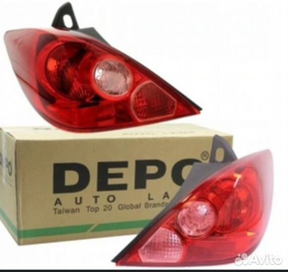 Nissan tiida задние фары