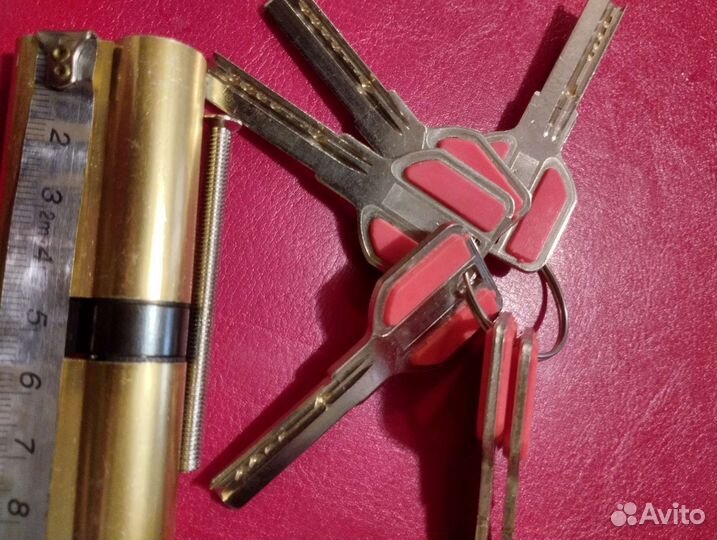 Личинка замка новая