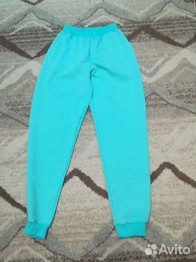 Спортивный женский костюм