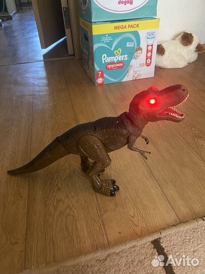 Динозавр со звуком и движением