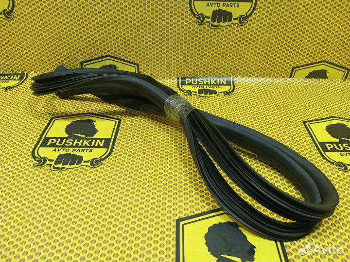 Уплотнитель двери на проем задний левый Renault