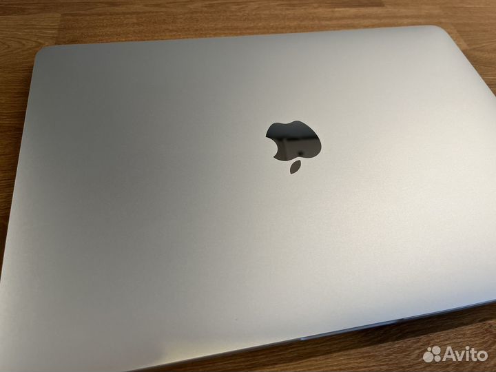 Macbook pro 13 2020 i5 8gb 512