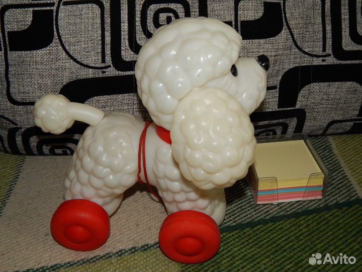 Игрушки СССР/ собачка на колесиках