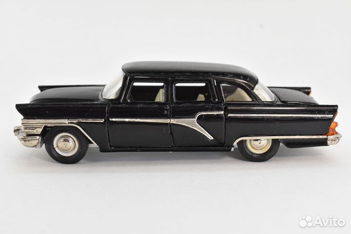 Чайка газ 13 А15 модель 1:43 СССР