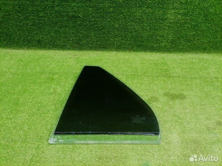 Стекло двери (форточка) заднее левое Kia Carens