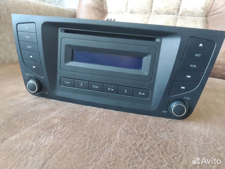 Штатная магнитола на geely emgrand X7