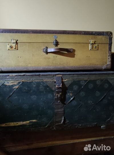 Сундук старинный
