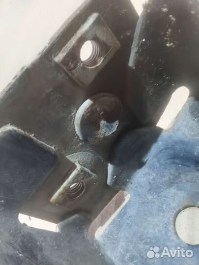 Кронштейн переднего бампера passat b 4