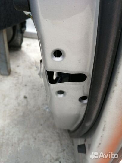 Дверь передняя правая Toyota Corolla120 NZE121