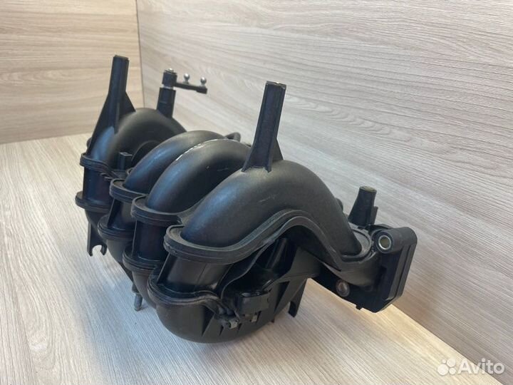 Впускной коллектор Renault Sandero