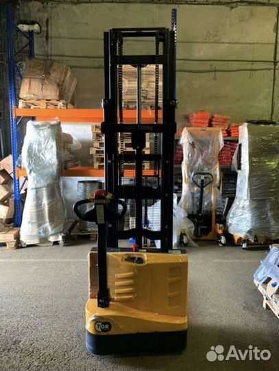 Штабелер электрический самоходный