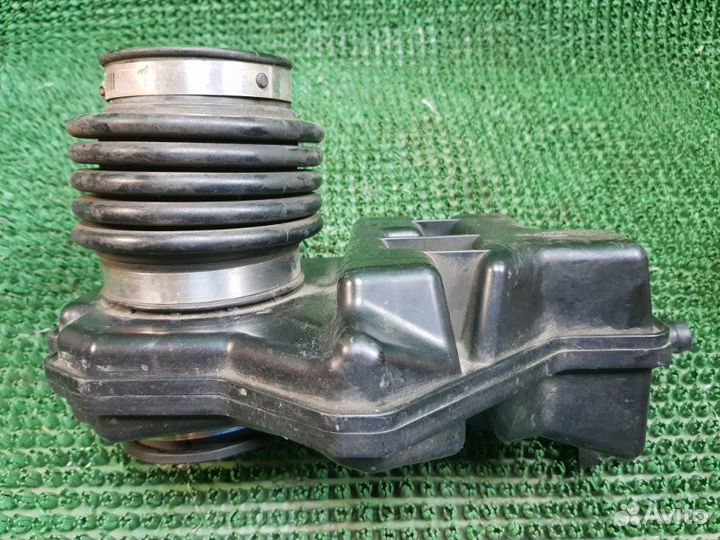 Патрубок воздушного фильтра Nissan Maxima A33