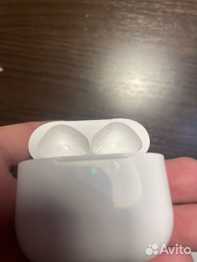 Airpods 4 с шумоподавлением