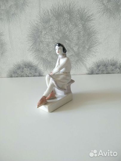 Статуэтка СССР фигуристка. Девушка на коньках