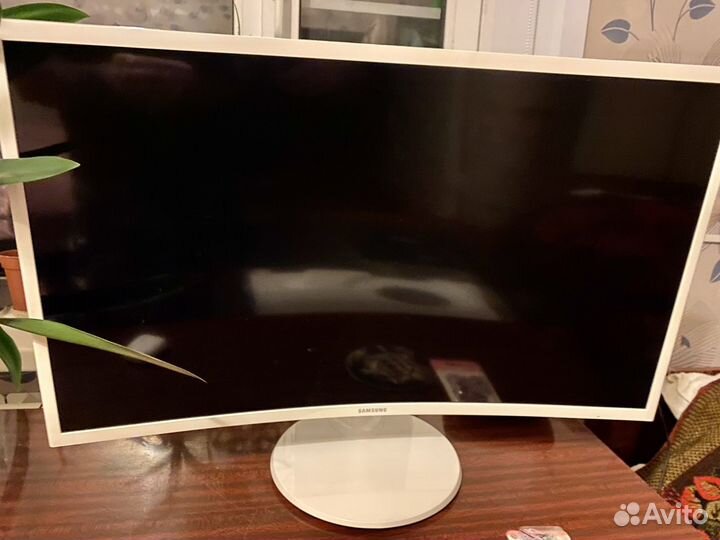 Монитор изогнутый Samsung 32