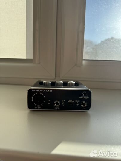 Звуковая карта behringer um2